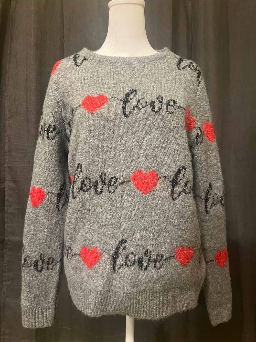 Cupcakes and Cashmere Gray Red Heart Love Graphic Knit Sweater M Cozycore Girly